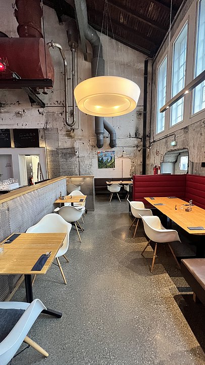 Tische im Restaurant Kesselhaus