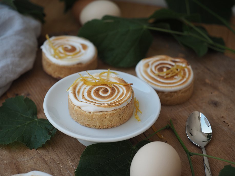 Das Auge ist mit - feinste Kuchen schön drapiert