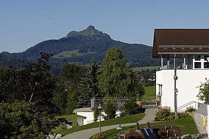 124064