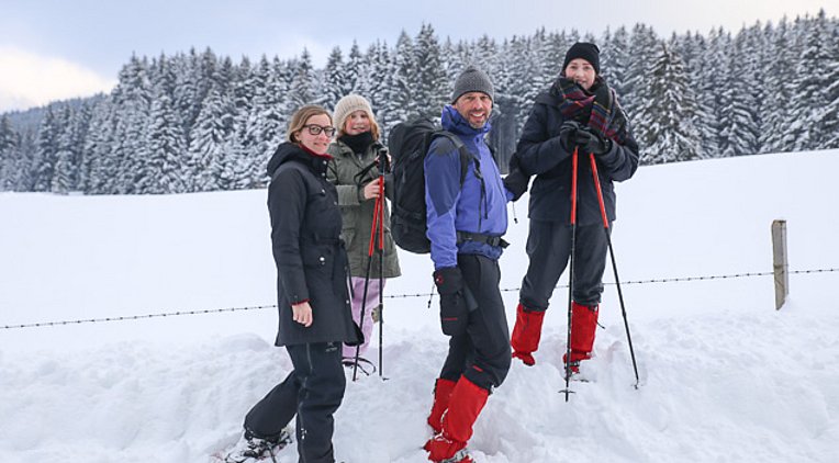 Glücklich und zufrieden nach der Schneeschuhwanderung