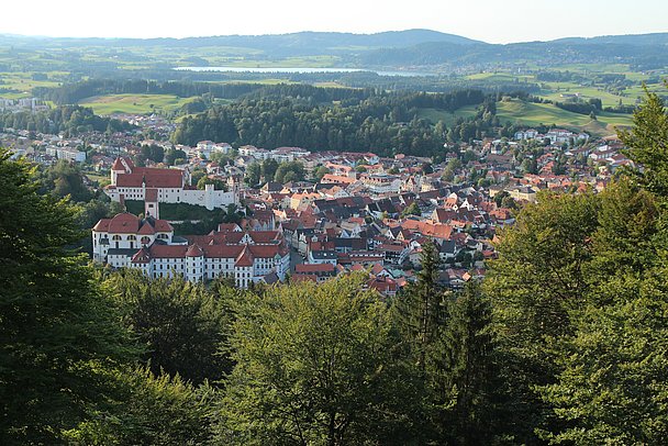 Ausblick auf die Altstadt von Füssen vom Kalvarienberg