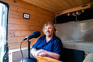 Benjamin Sahler im Podcastbus