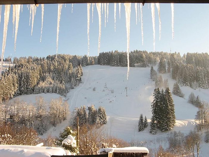 Blick zum Skigebiet Gunzesried-Ofterschwang
