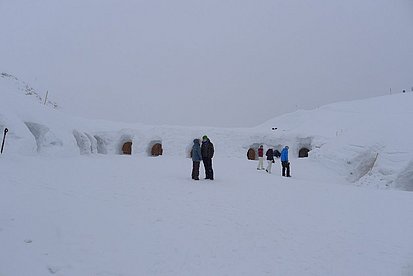 Iglu Lodge im Schnee