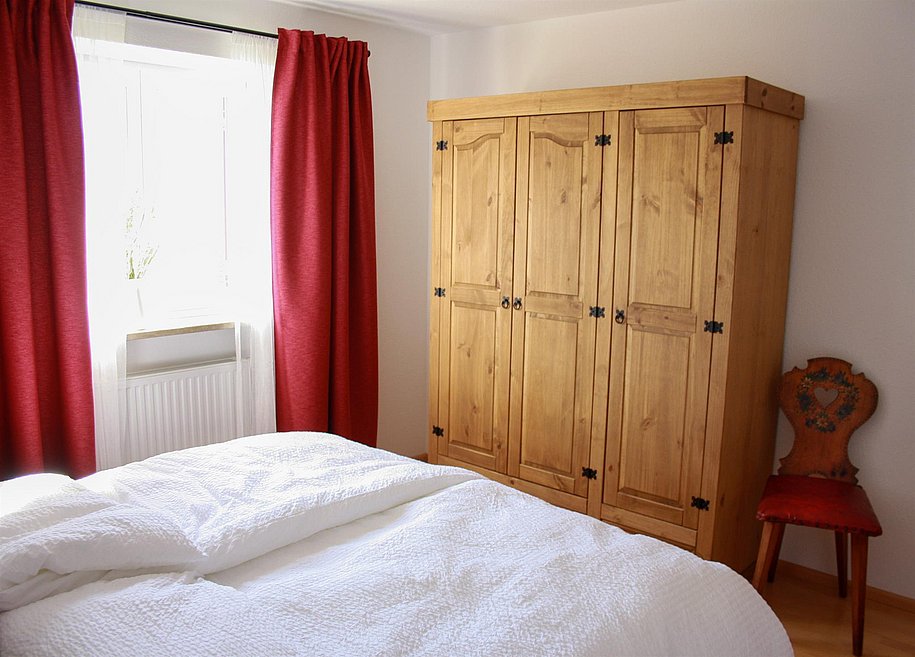 Schlafzimmer 1