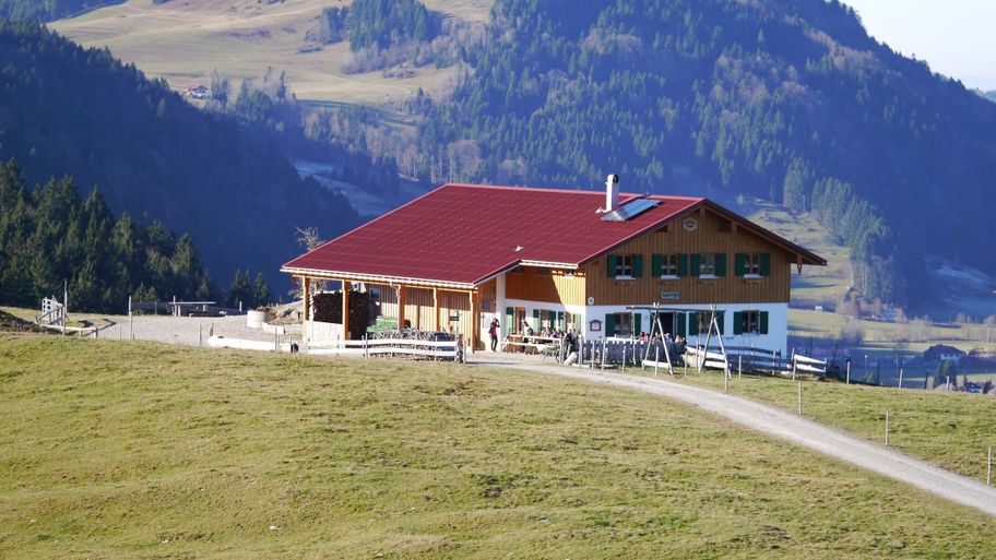 Blick vom Aussichtspunkt zur Juget Alpe