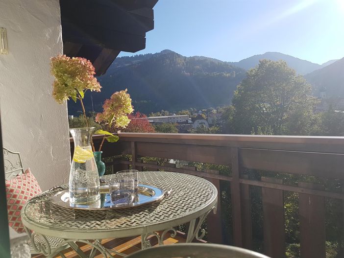 Blick vom Balkon in der Nachmittagssonne