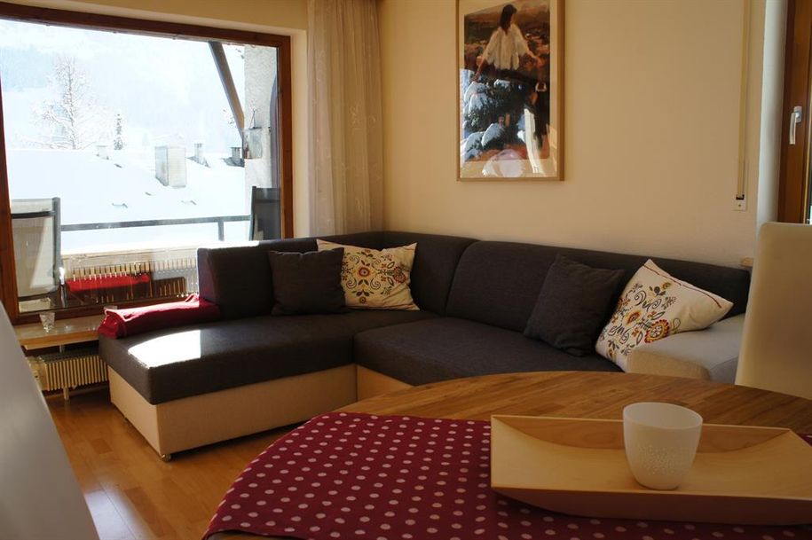 Große Couch auch zum Ausziehen für 2