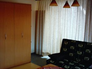 Schlafcouch für die 3. Person und Schrankküche