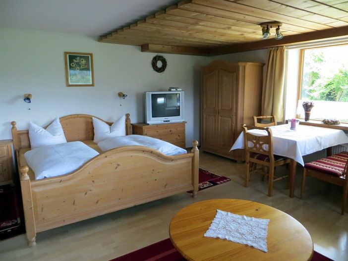 Schlafzimmer 1