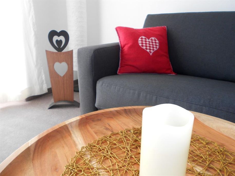 Couch und Tisch