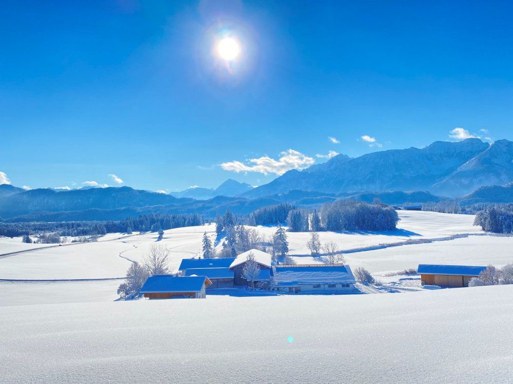Ansicht vom Hügel auf unseren Hof