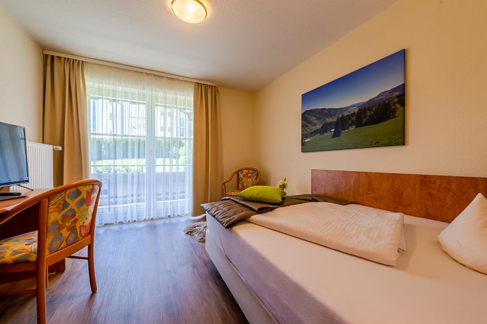 EZ mit Balkon (140cm Bett) garteinseitig
