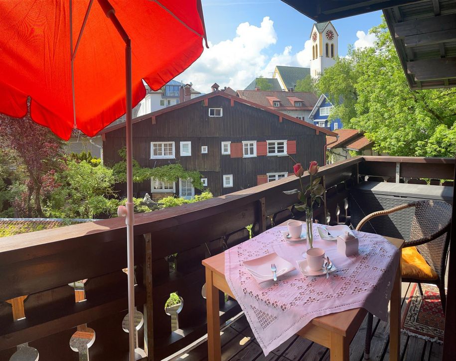Terrasse mit Kirche