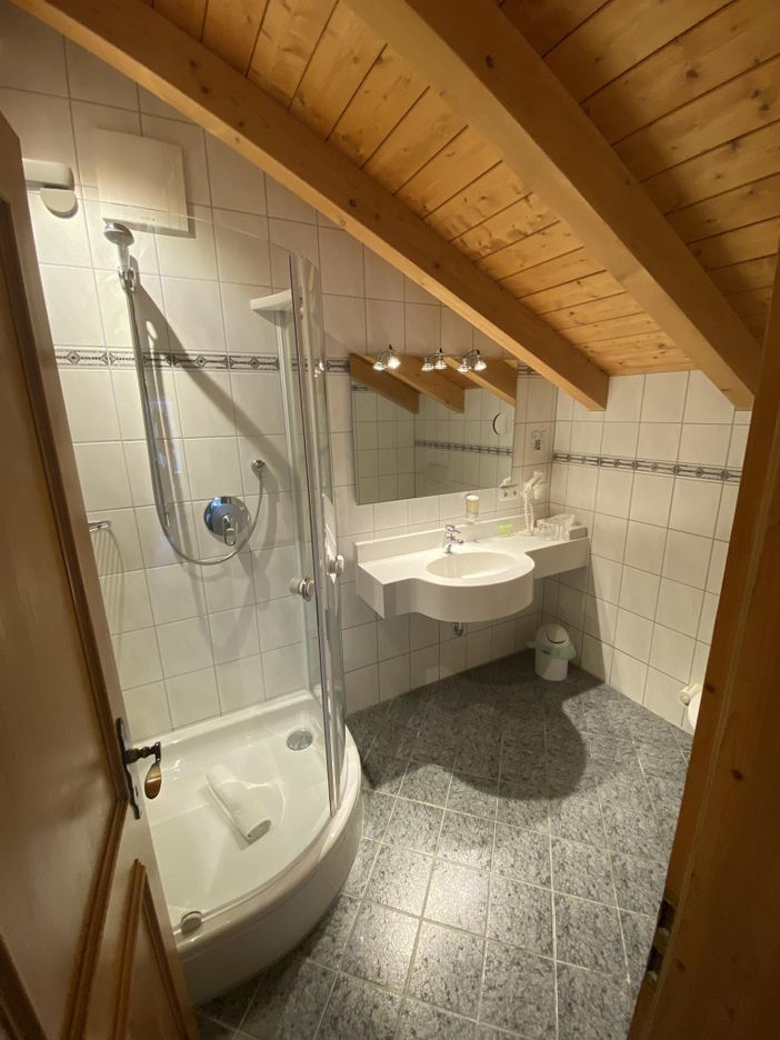 Zimmer 16 Bad