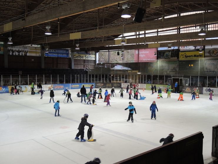 Publikumslauf in der Eissporthalle Sonthofen