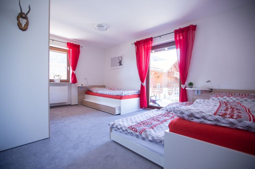 Alpenstyle1: 1. Schlafzimmer mit 4 Betten