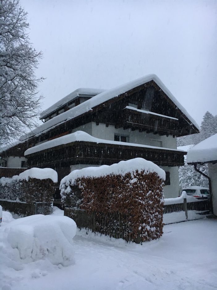 Haus mit Schnee