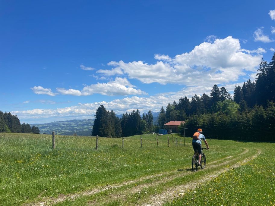 Durch die Natur in Richtung Freundpolz