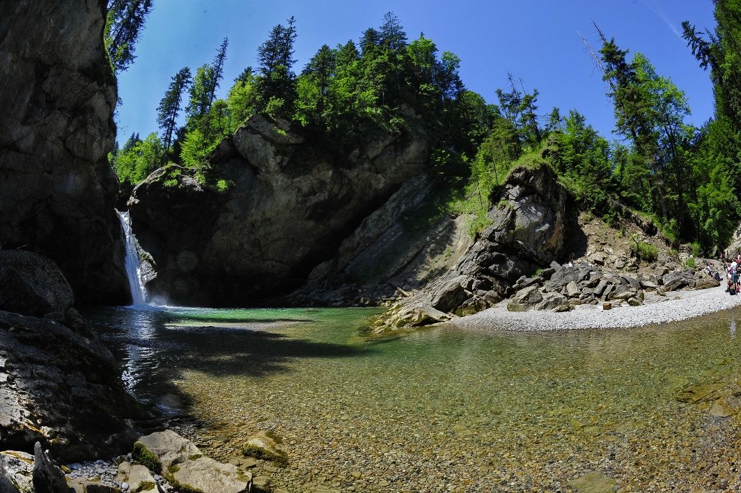 Buchenegger Wasserfälle mit Kiesbank