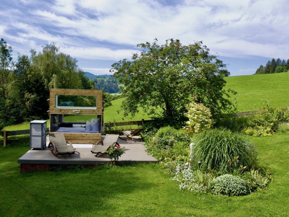 Schlafbox mit geöffneter Tür