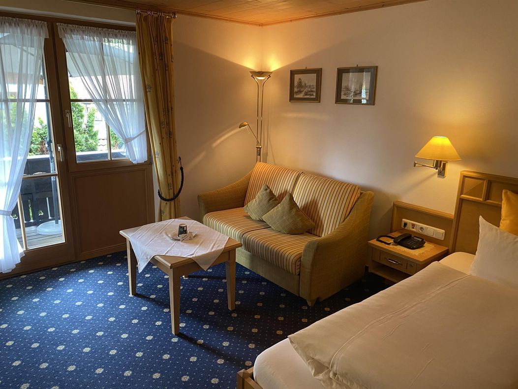 Zimmer 4 2