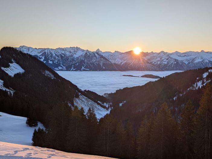 Sonnenaufgang am Schwabenhaus, im Tal Nebel