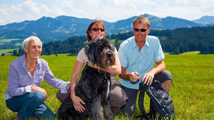 Wandern - Familie mit Hund