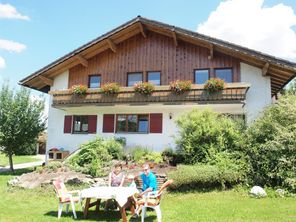 Gemütlich im Garten sitzen