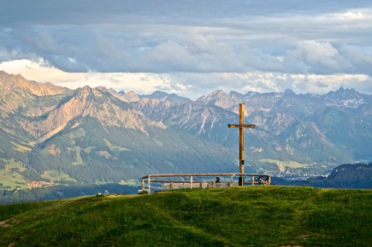 Das Ofterschwanger Horn im Abendlicht