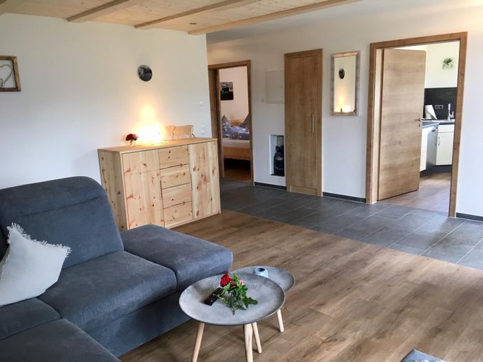 Fewo. Sunnesidde Wohnzimmer mit Flur