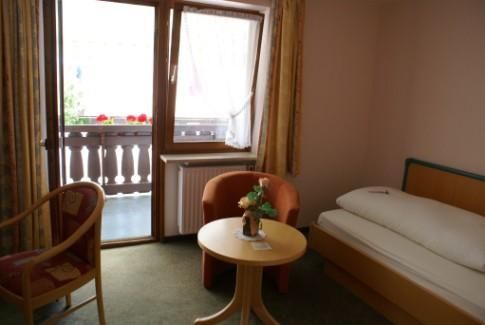 Einzelzimmer mit Balkon