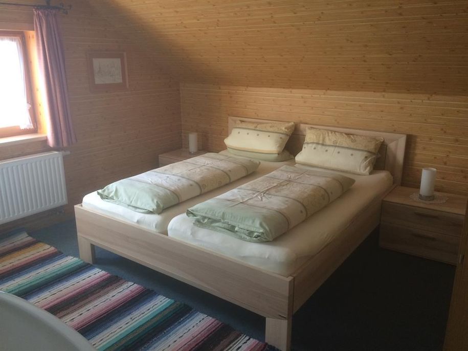 SCHLAFZIMMER_RECHTS
