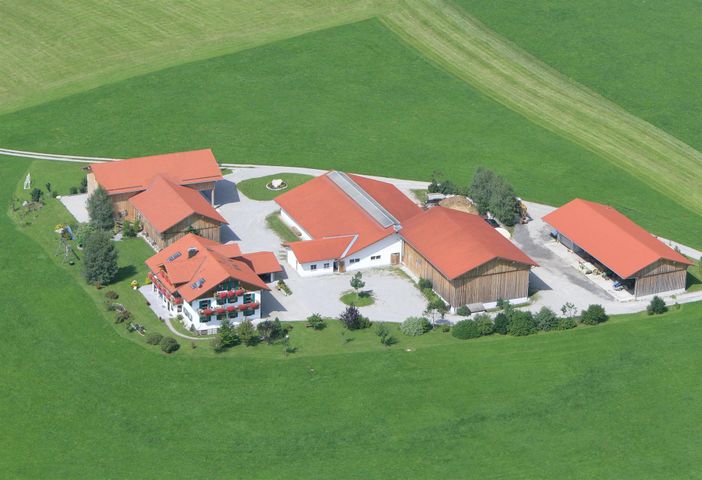 Unser Hof von oben