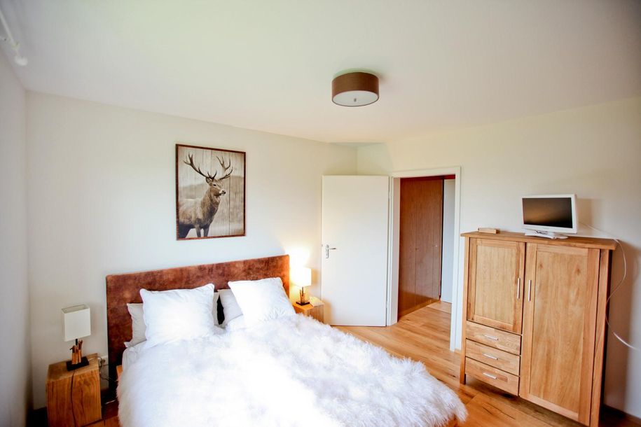 Schlafzimmer 1