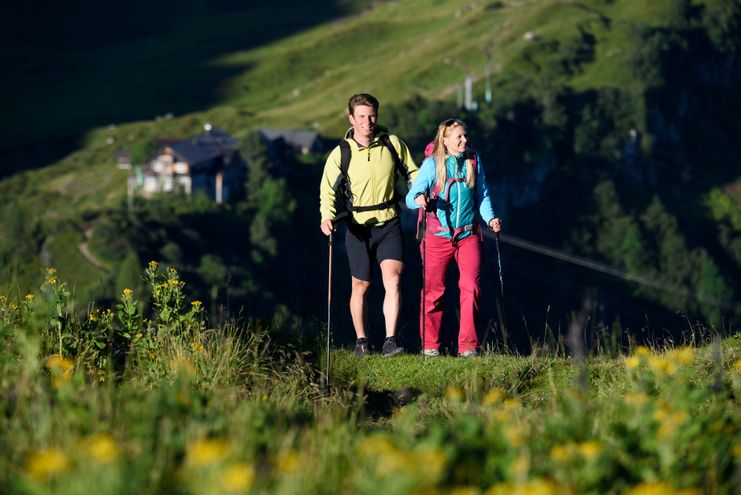 Die Landsberger Hütte im Hintergrund