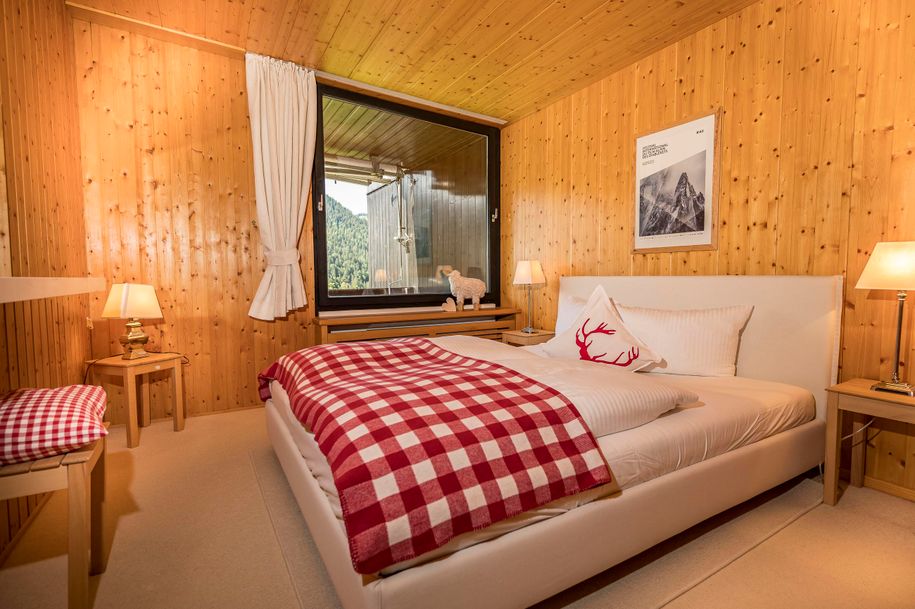 Panorama Chalet Schlafzimmer  mit offenen Fußende