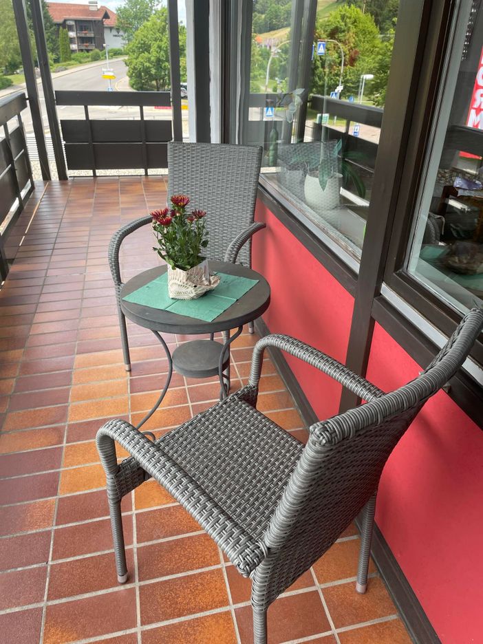 Isolde Kotzbauer TEL: 01738547923