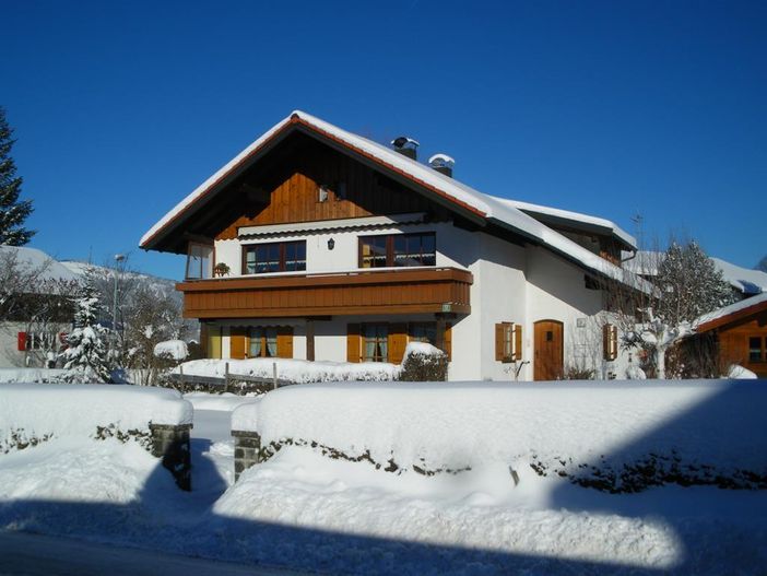 Winter-Hausansicht