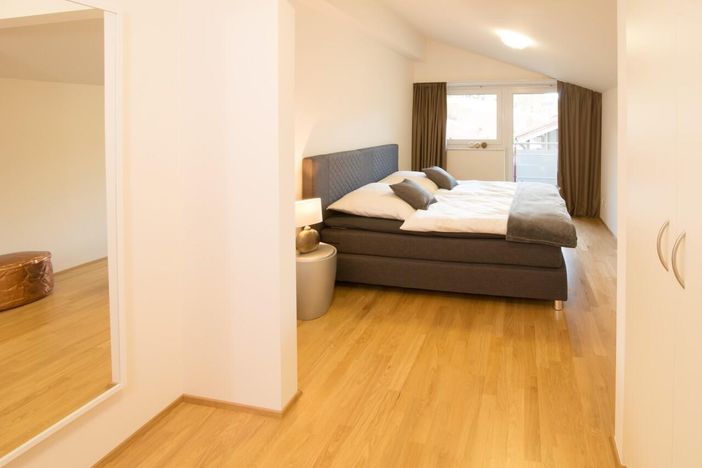 Schlafzimmer mit eingebauter Ankleide