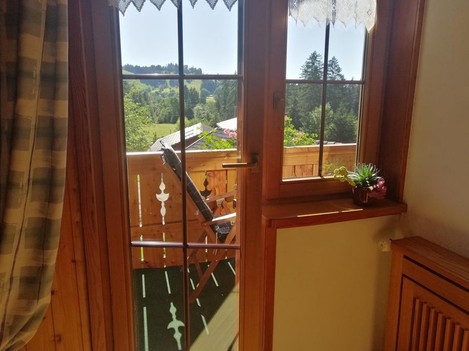Zugang zum sonnigen Balkon