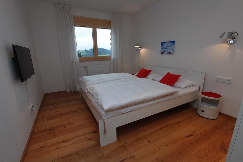 Schlafzimmer 3 mit Fernseher