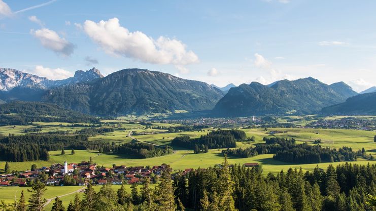 Ausblick von den Ruinen oberhalb der SchlossbergalM:Hohenfreyberg und Eisenberg