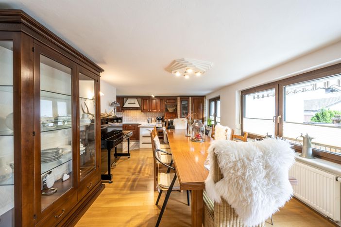 Blick Esszimmer und Küche