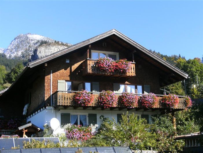 Haus Bach von unten
