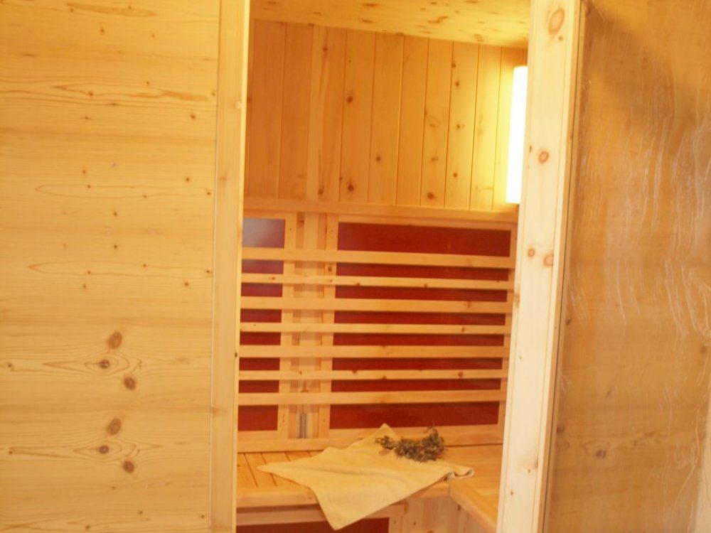 infrarotkabineinderkruterstube-wellnessmitallguerkrutern