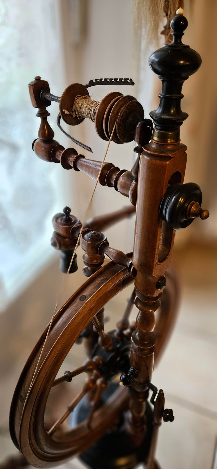 Antikes Flachs-Spinnrad