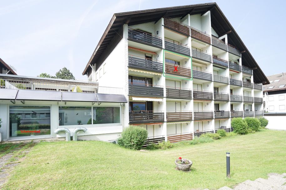 Lage Wohnung im Haus, unten links Schwimmbad