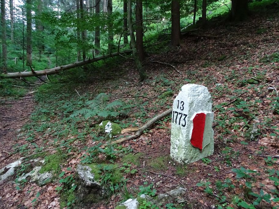 Grenzstein an der Ländescharte