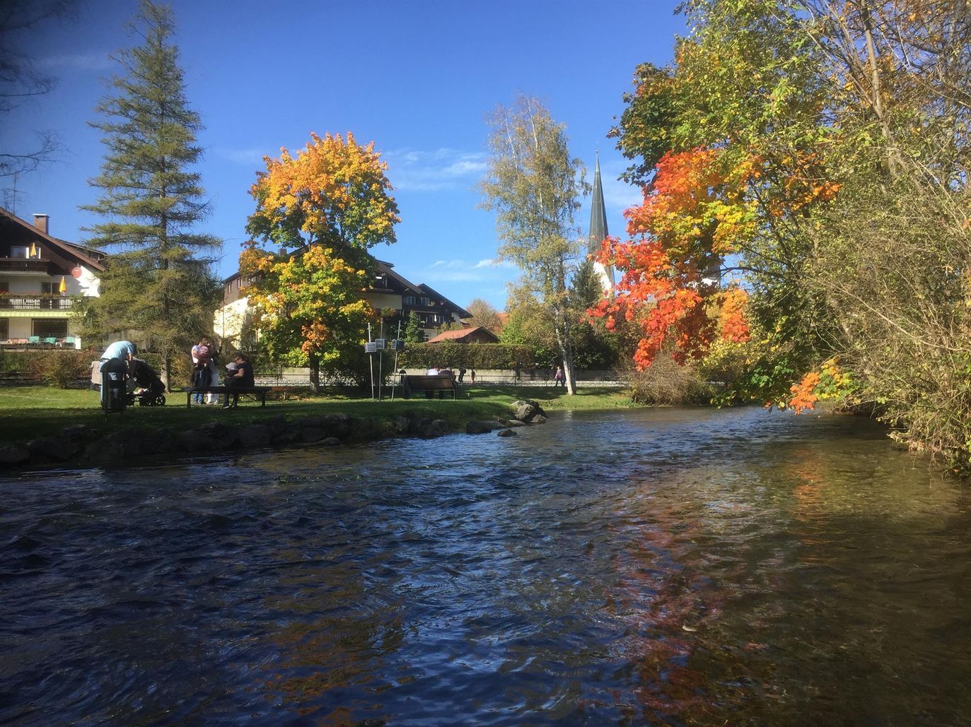 Herbst am Grundbach in Fischen